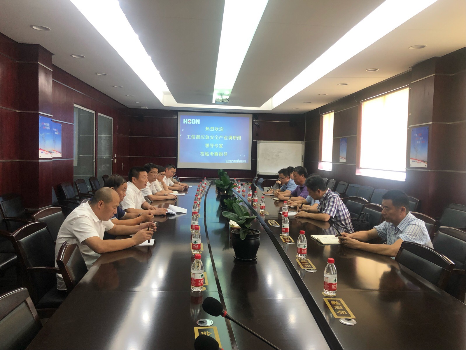 工信部应急清静工业生长战略调研组走进必发bifa电气集团